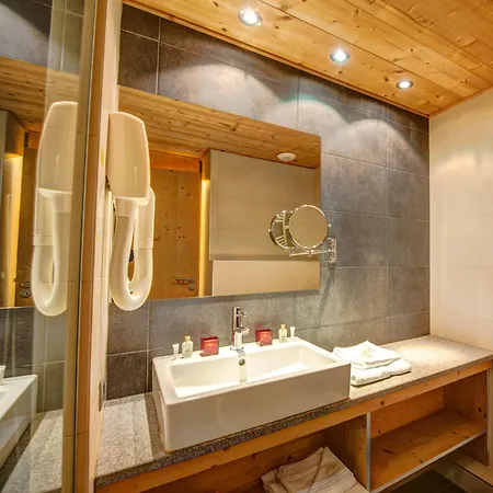 Otel Park Suisse & 4*
